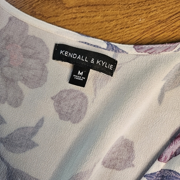 Kendall & Kylie long sleeve romper v-neck elasticized waist - Picture 3 of 12